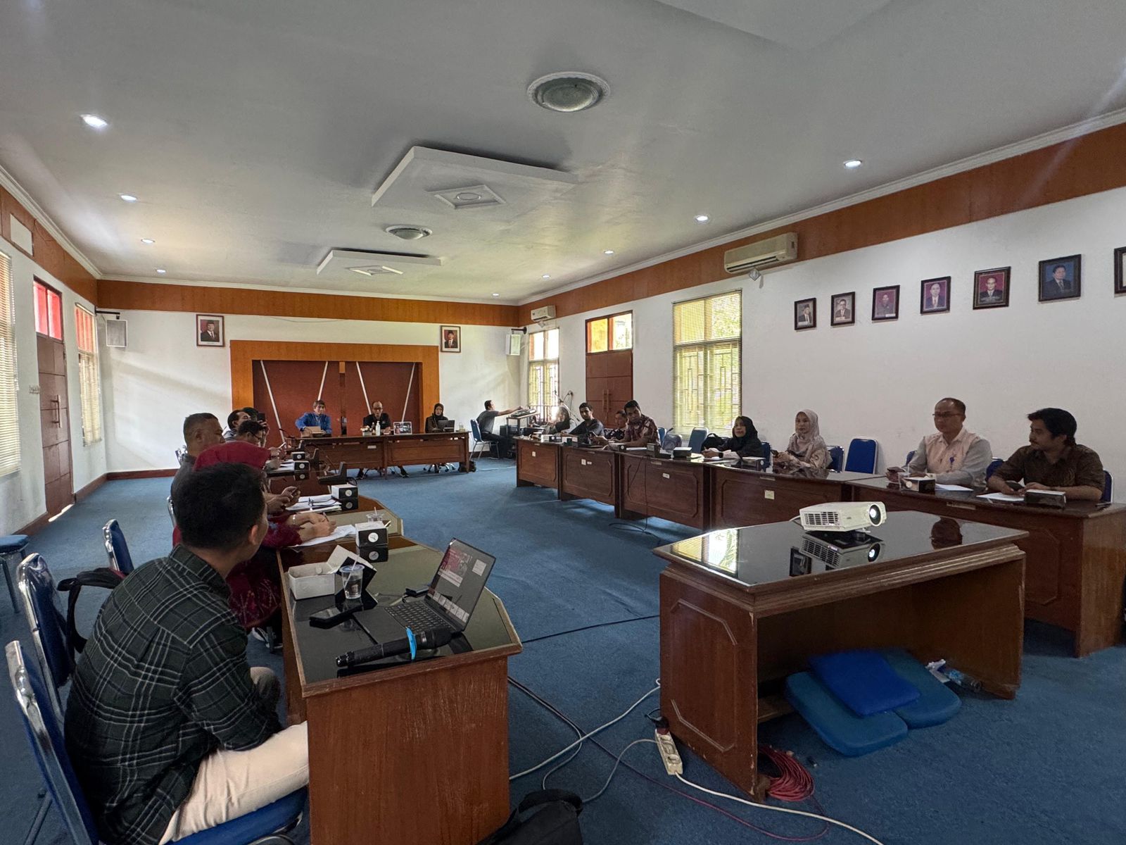 PEMAPARAN: Kepala Dinas Perhubungan NTB Ervan Anwar membuka acara Pelatihan Infrastructure Transparency Index (ITI) CoST yang diikuti pewakilan OPD pemilik proyek infrastruktur, Selasa (21/11).