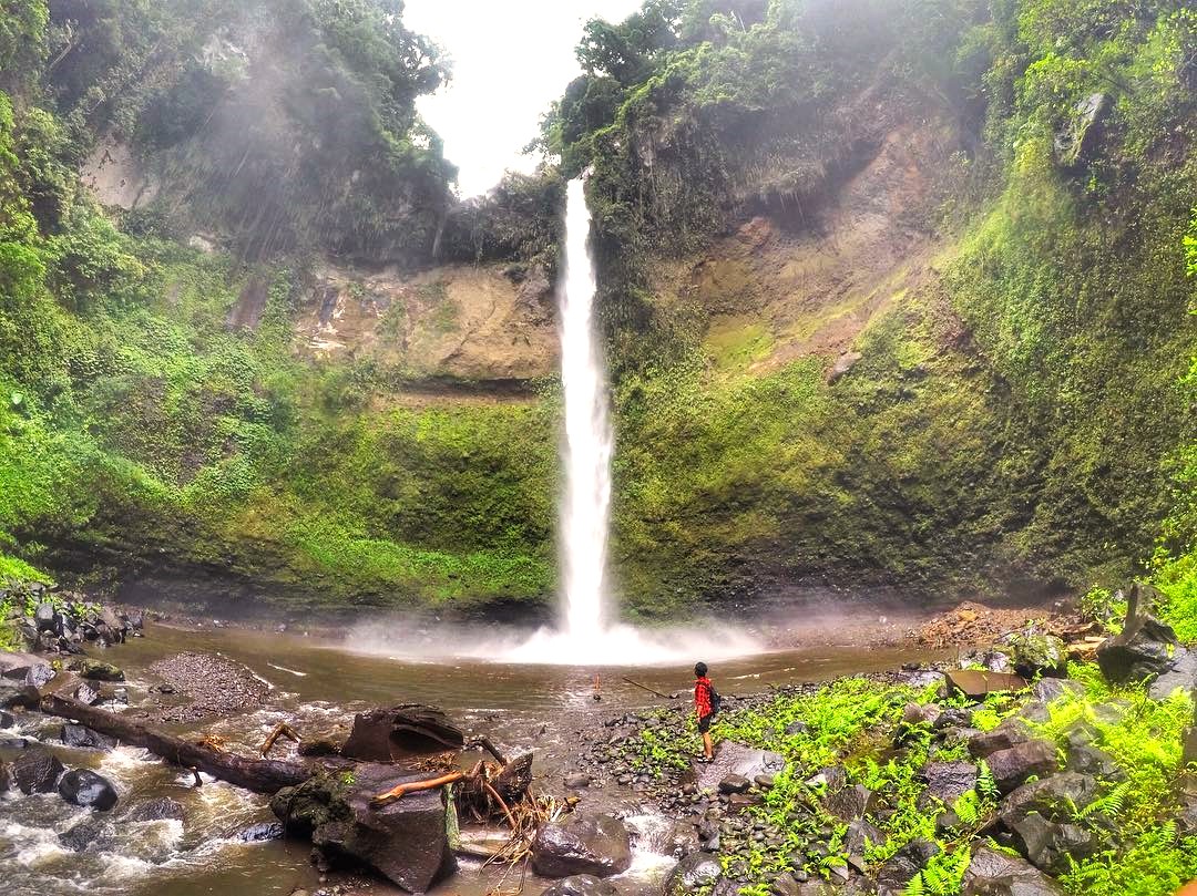 Penampakan air terjun Tiu Bombong, surga tersembunyi di Desa Sambik Bangkol, Kecamatan Gangga, Lombok Utara.