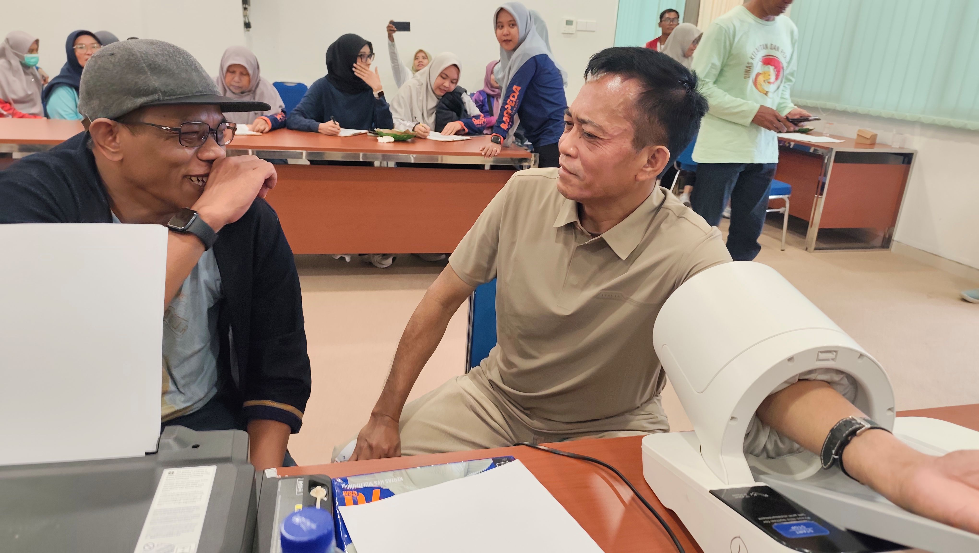 Bupati Loteng Lalu Pathul Bahri mengikuti pemeriksaan kesehatan mental dengan menggandeng Rumah Sakit Jiwa Mutiara Sukma, Jumat (21/11).