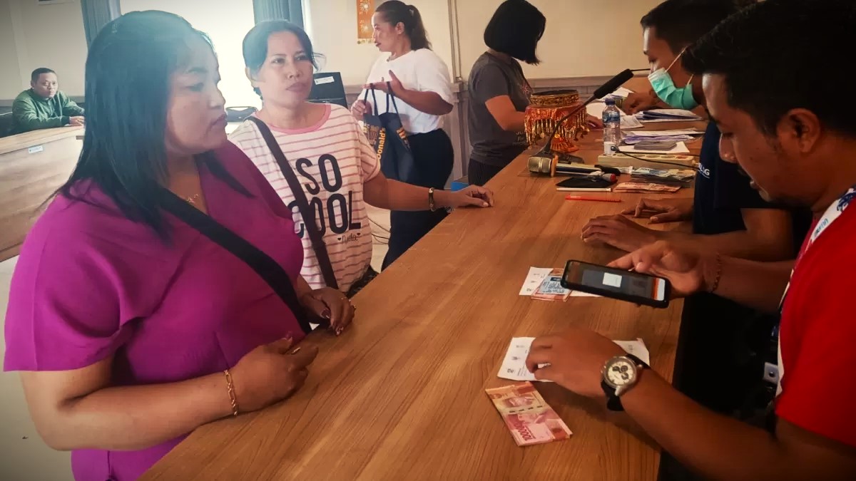 Ilustrasi pencairan bansos BLT Kesra Rp 900 Ribu via Kantor Pos.