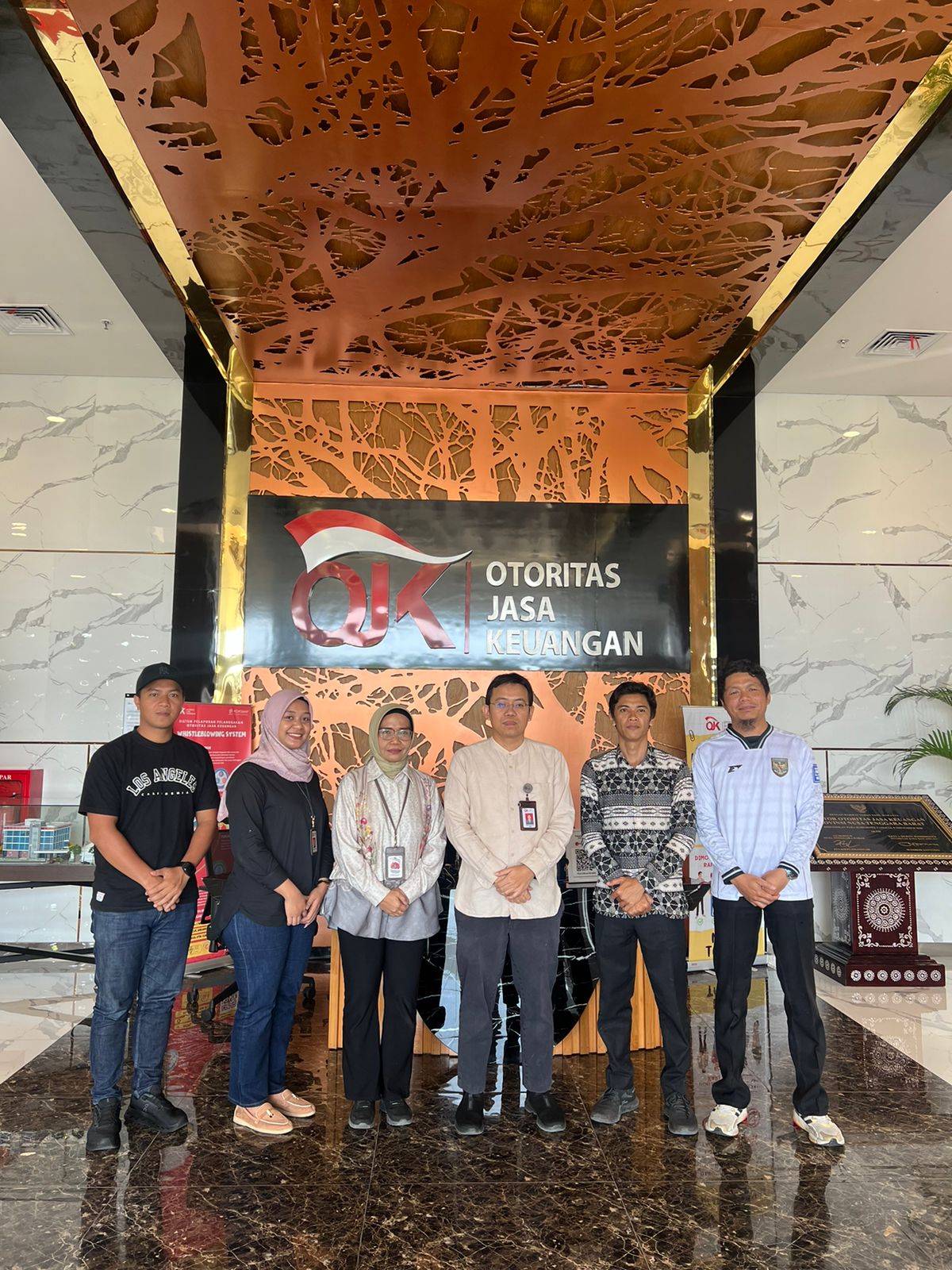 Kanwil Kemenkum NTB melakukan audiensi dengan OJK NTB, Jumat (21/11) untuk menindaklanjuti SK Menkum Nomor M.HH-6.OT.01.01 Tahun 2025