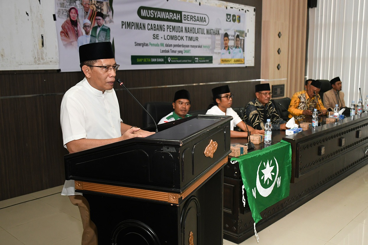 Wakil Bupati Lotim Moh Edwin Hadiwijaya saat memberikan sambutan pada musyawarah bersama Pimpinan Cabang Pemuda Nahdlatul Wathan (NW) se-Lotim.