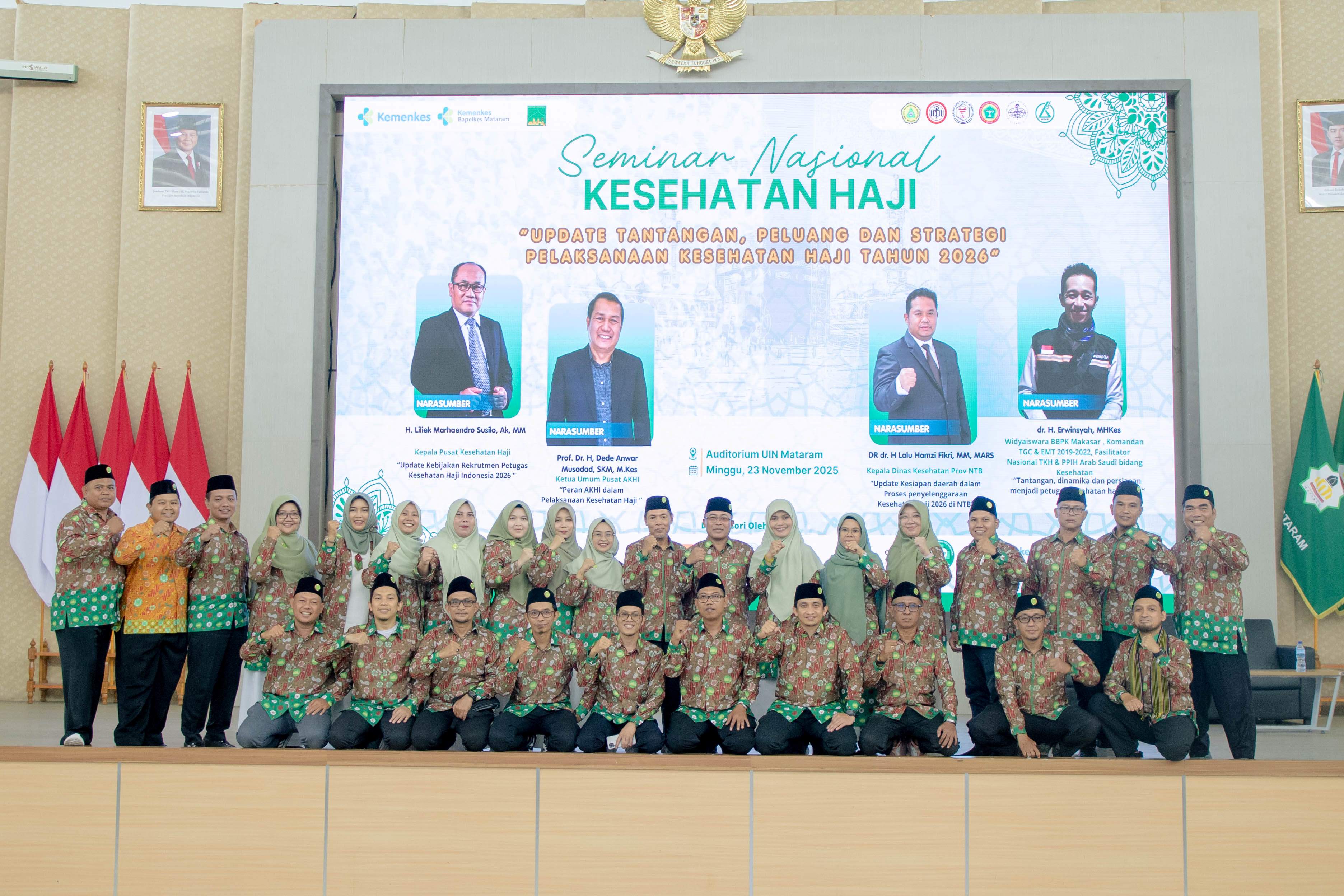 SUKSES: Foto bersama para pengurus AKHI NTB Periode 2025&ndash;2029, usai menggelar Seminar Nasional Kesehatan Haji Tahun 2026, di auditorium UIN Mataram, Minggu (23/11).
