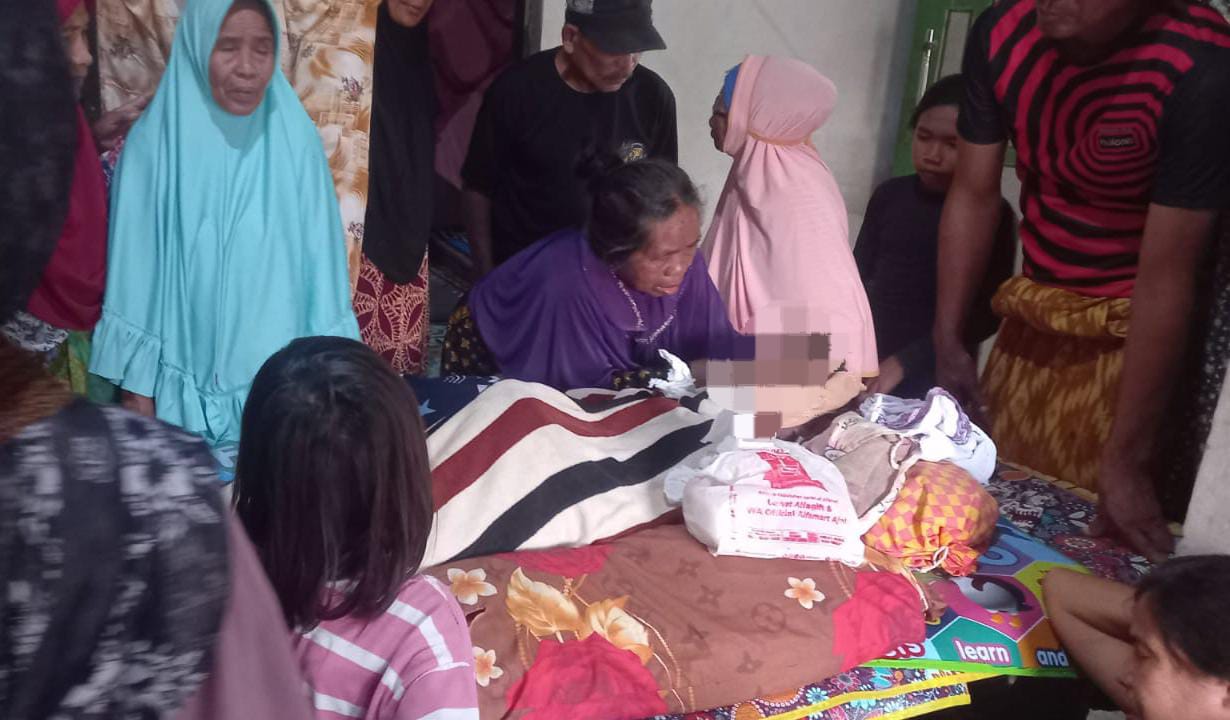 Polsek Praya Tengah telah mendatangi tempat kejadian perkara (TKP) penemuan mayat diduga tersambar petir di area persawahan Desa Pejanggik, Kecamatan Praya Tengah, Lombok Tengah, Minggu (23/11).
