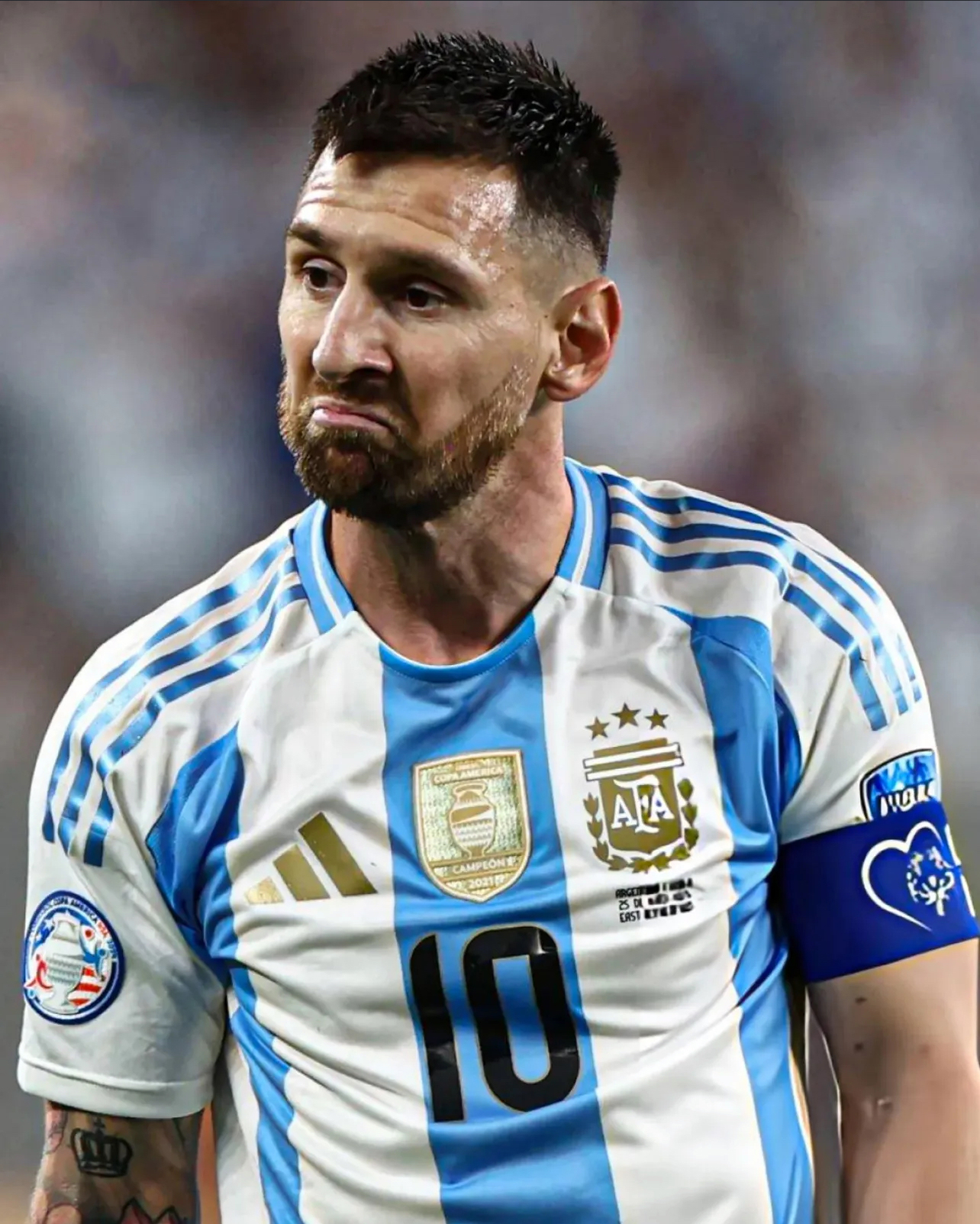 Krisis sepakbola Argentina memuncak. Fans merusak mural dan menuding AFA tidak transparan setelah kontroversi trofi Rosario Central.