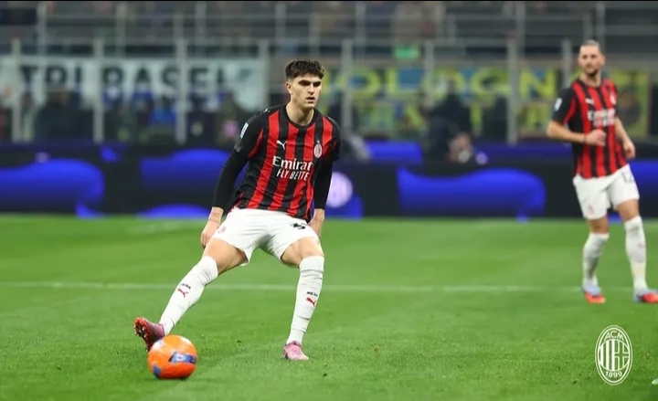 Bek sayap kiri AC Milan Davide Bartesaghi.