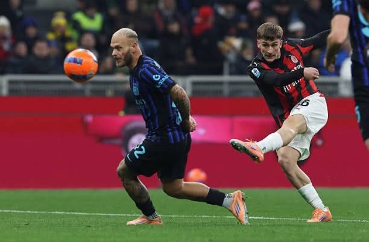 Alexis Saelemaekers melepaskan tembakan keras yang masih mampu ditepis kiper Inter Milan, namun kemudian disambar Christian Pulisic, menjadikan keunggulan bagi AC Milan.