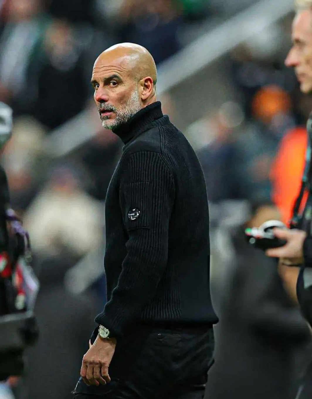 Pep Guardiola tanggapi gol kontroversial Newcastle dengan santai, sebut Manchester City sudah terbiasa dengan keputusan wasit dan VAR.