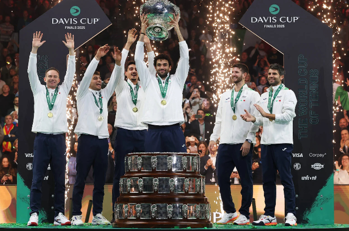 Italia juara Piala Davis 2025 usai kalahkan Spanyol di Bologna, raih gelar ketiga beruntun lewat kemenangan Berrettini dan Cobolli.