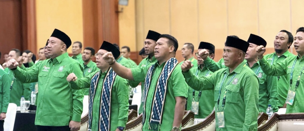 DPW PKB NTB menggelar Musyawarah Wilayah (Muswil) di Hotel Lombok Raya, Minggu (23/11). Lalu Hadrian Irfani (kiri) kembali terpilih aklamasi senagai ketua DPW PKB NTB.