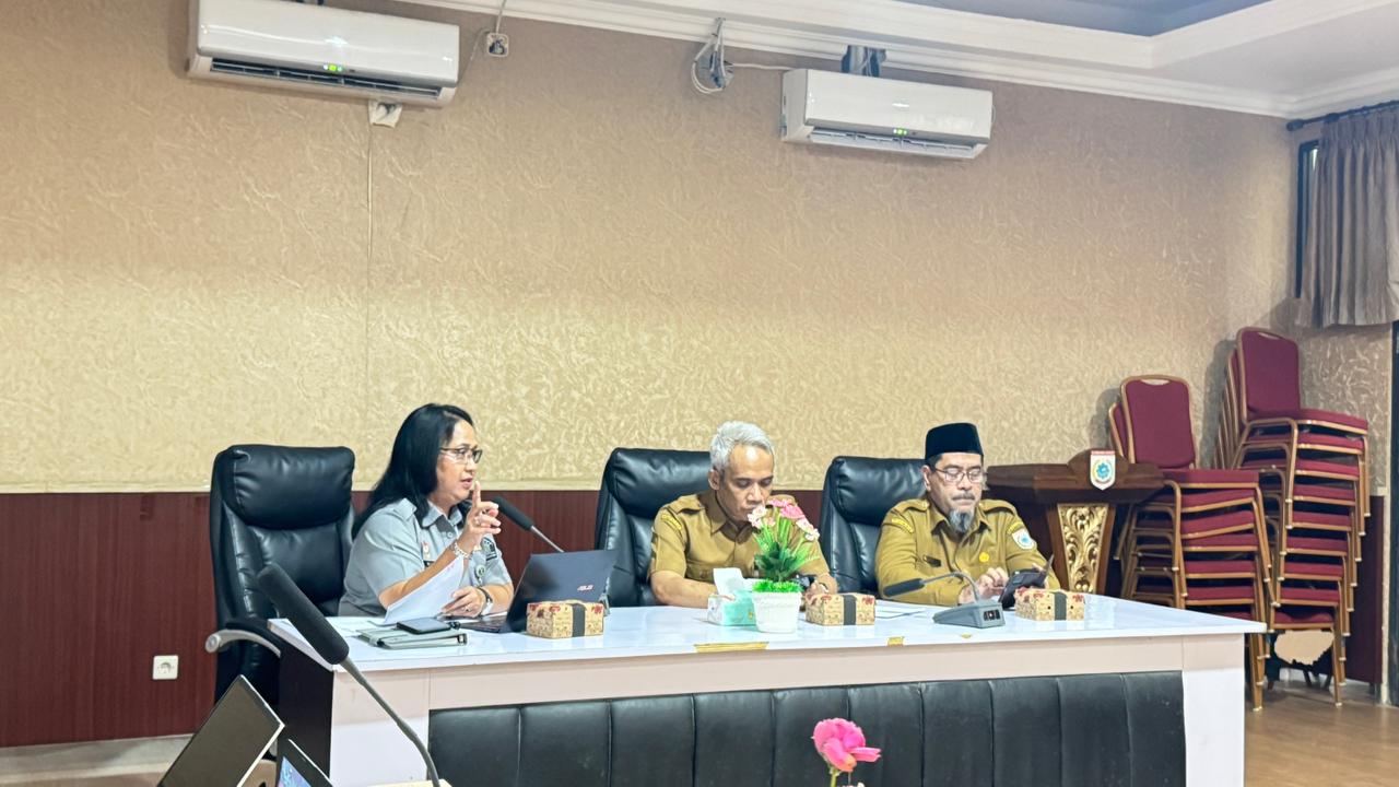 Kanwil Kemenkum NTB menggelar Rapat Harmonisasi Raperda dan Raperkada Kabupaten Sumbawa Barat dihadiri Sekda dan Kakanwil Kemenkum NTB, Senin (24/11).