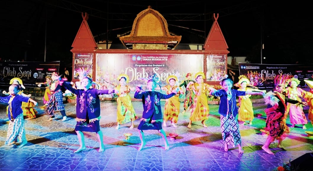 Peserta Olah Seni 2025 tampil di Taman Budaya NTB.