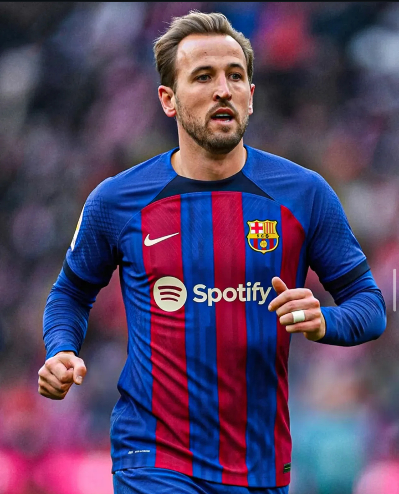 Barcelona dikabarkan incar Harry Kane sebagai pengganti Lewandowski. Laporan menyebut Kane siap potong gaji demi pindah ke Camp Nou.