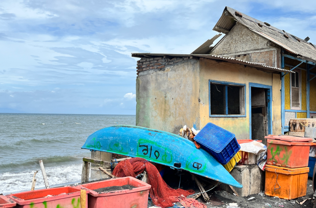 RUSAK PARAH: Rumah rusak milik warga di tanah GG pesisir Ampenan.
