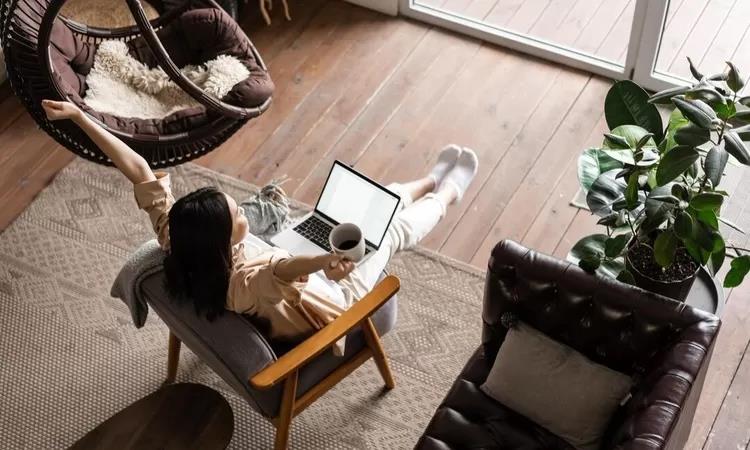 Ilustrasi bekerja di rumah atau work from home. (Freepik)