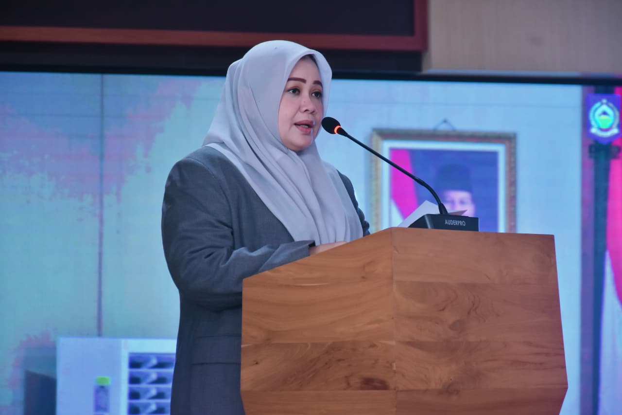 Wagub NTB Hj Indah Dhamayanti Putri saat menyampaikan pidato penjelasan terhadap Nota Keuangan tentang APBD Tahun Anggaran 2026, di rapat paripurna di Kantor Gubernur NTB, kemarin (24/11).