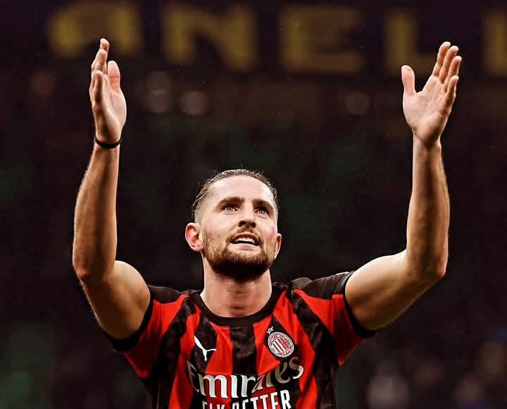 Pemain tengah AC Milan Adrien Rabiot.