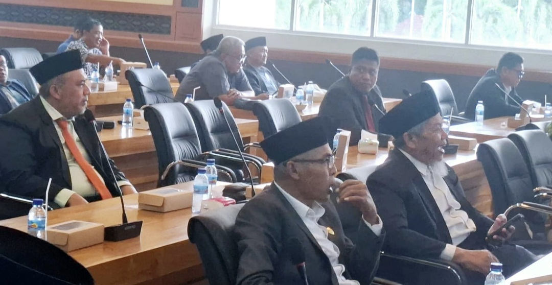 Para anggota DPRD NTB serius mendengarkan paparkan terkait Nota Keuangan dan Raperda tentang APBD 2026 yang disampaikan Wakil Gubernur NTB Indah Dhamayanti Putri.