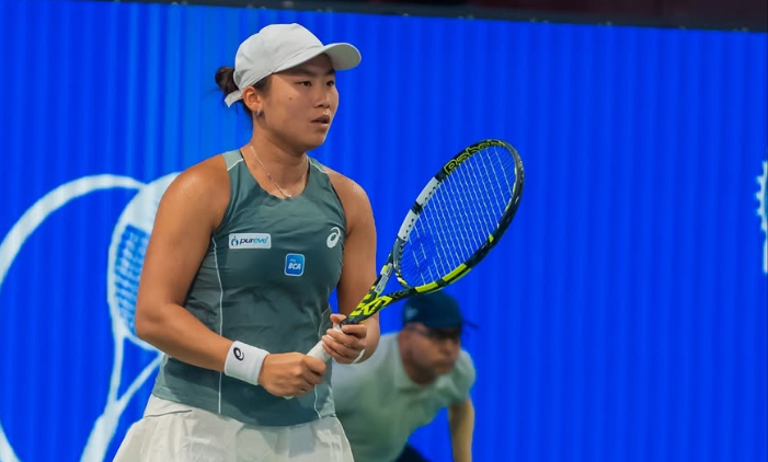 Janice Tjen siap mencuri perhatian di Australian Open 2026. Kebangkitan tenis Asia-Pasifik memuncak dengan hadirnya bintang baru asal Indonesia.