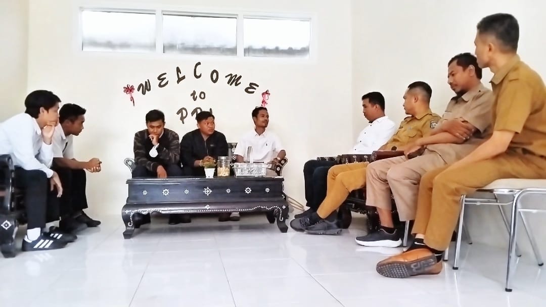 Puluhan honorer 518 Pemerintah Provinsi NTB melakukan audiensi dengan BKD Provinsi NTB pada hari Selasa 25 November 2025.