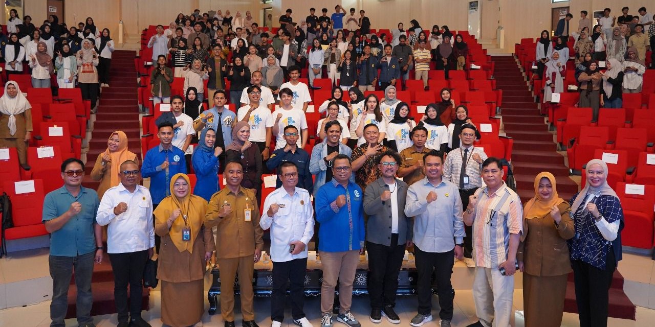 Wakil Rektor Bidang Perencanaan Kerja Sama, dan Sistem Informasi Unram Prof Akmaluddin (lima dari kiri/depan) bersama pihak GEKRAFS NTB di  Gedung Dome Unram, Senin (24/11).