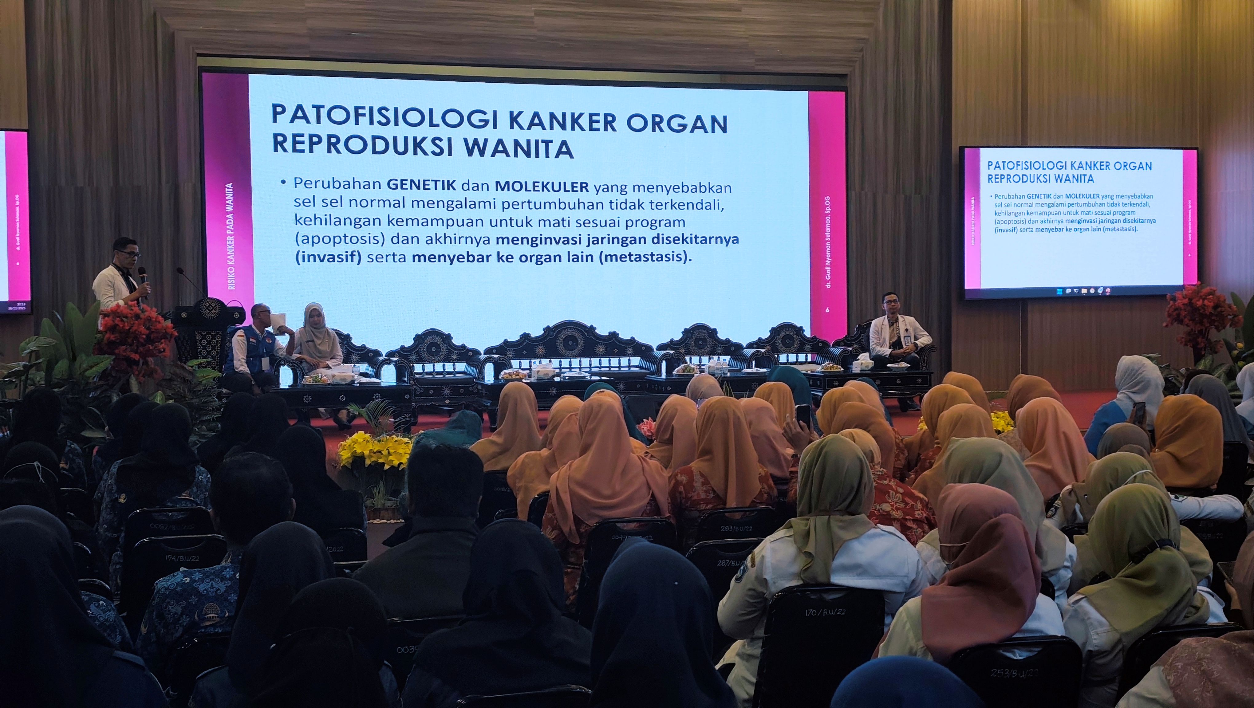 KENALI KANKER: Ratusan peserta wanita menyimak pemaparan materi dalam mengenali kondisi kanker di tempat kerja, di Ballroom kantor bupati, Rabu (26/11).