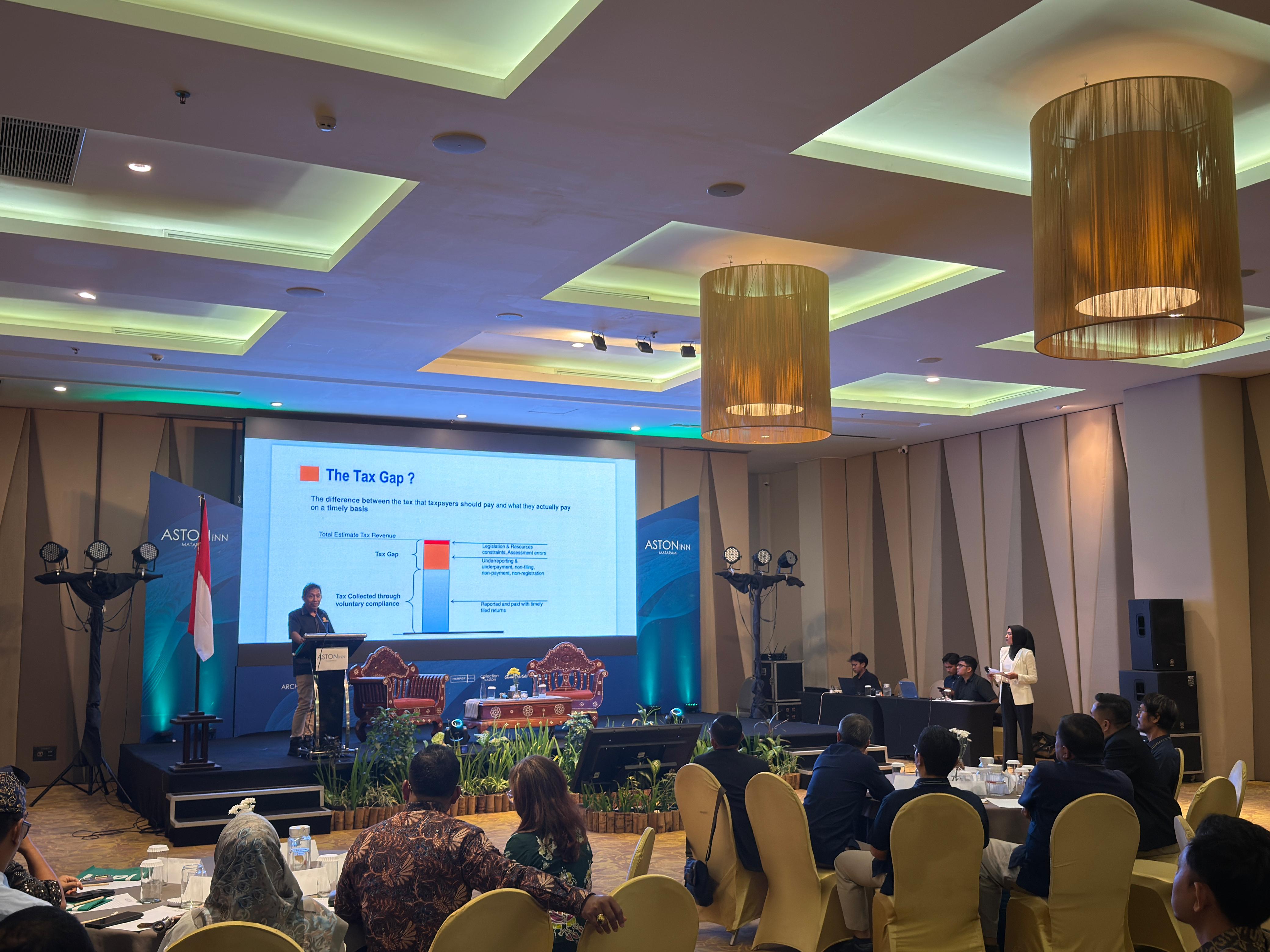 Suasana seminar Strategi Mitigasi Risiko Penyusunan SPT Tahunan 2025 dengan Coretax System dan Tax Update PPh 21 Sektor Pariwisata, yang digelar IKPI Cabang Mataram, Rabu (26/11).