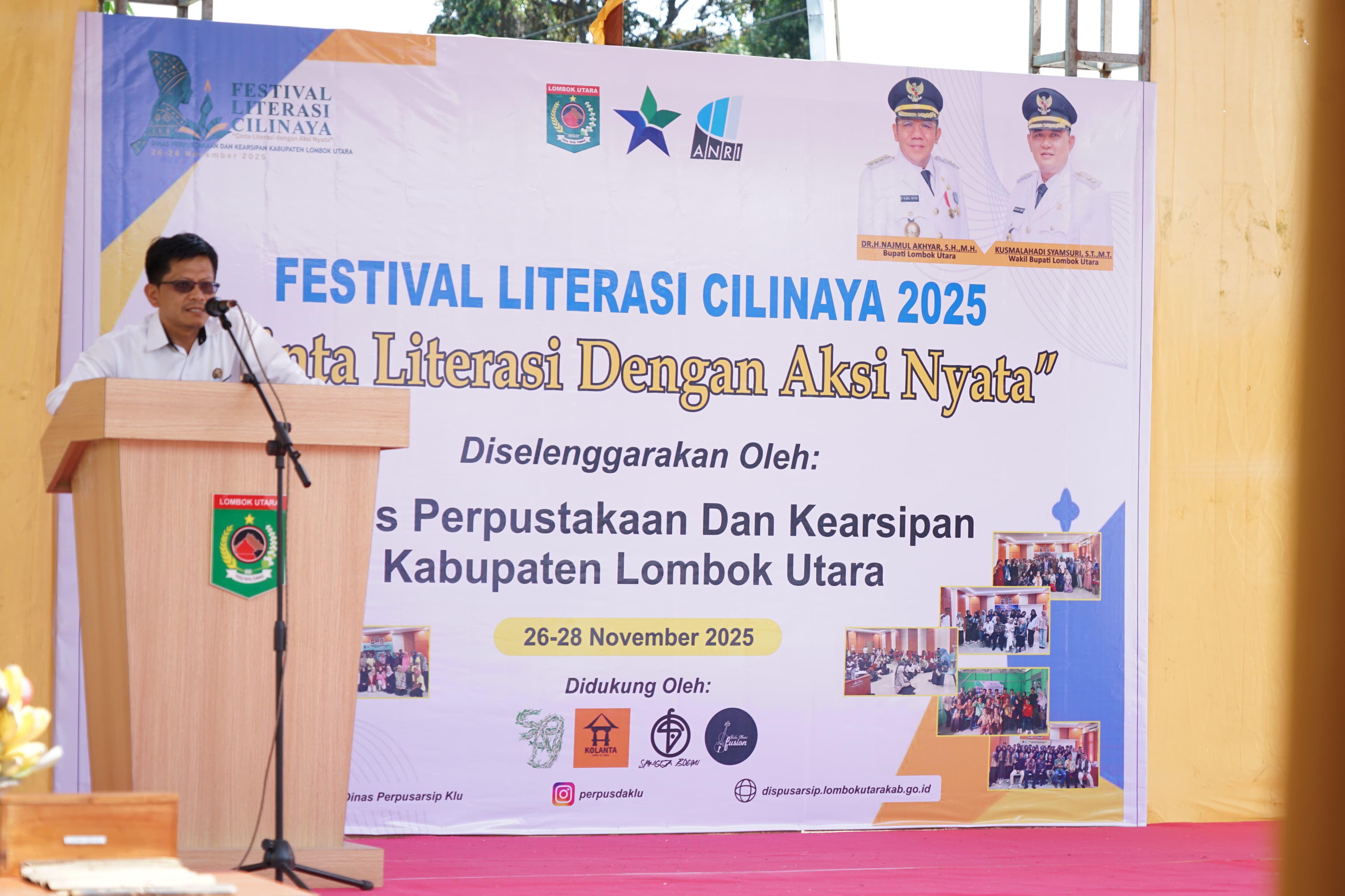 LITERASI: Pj. Sekda KLU Sahabudin memberikan sambutan saat membuka Festival Literasi Cilinaya 2025, Rabu (26/11)