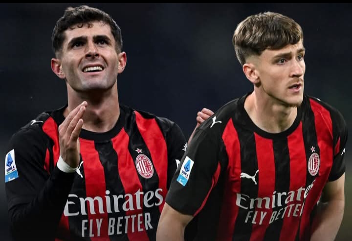 Christian Pulisic dan Alexis Saelemaekers, dua pemain AC Milan mengalami cedera ringat saat latihan di Milanello.
