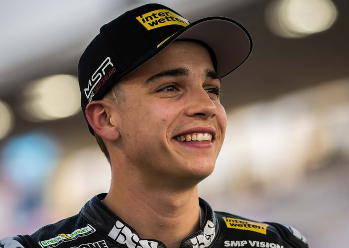Noah Dettwiler beri kabar terbaru usai kecelakaan Moto3 Malaysia. Ia jalani rehabilitasi dan berterima kasih atas dukungan semua pihak.
