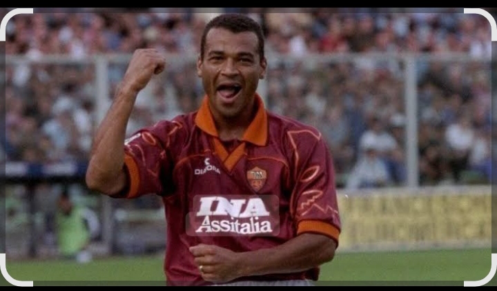 Cafu, mantan pemain AS Roma.