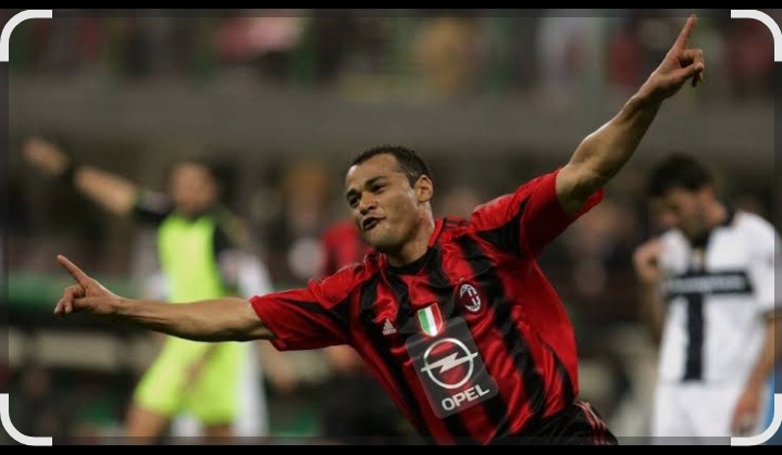 Cafu, mantan pemain AC Milan.