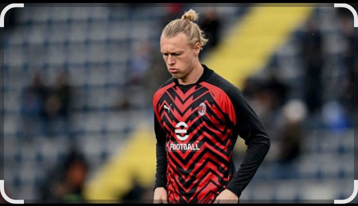 Simon Kjaer, mantan bek AC Milan.