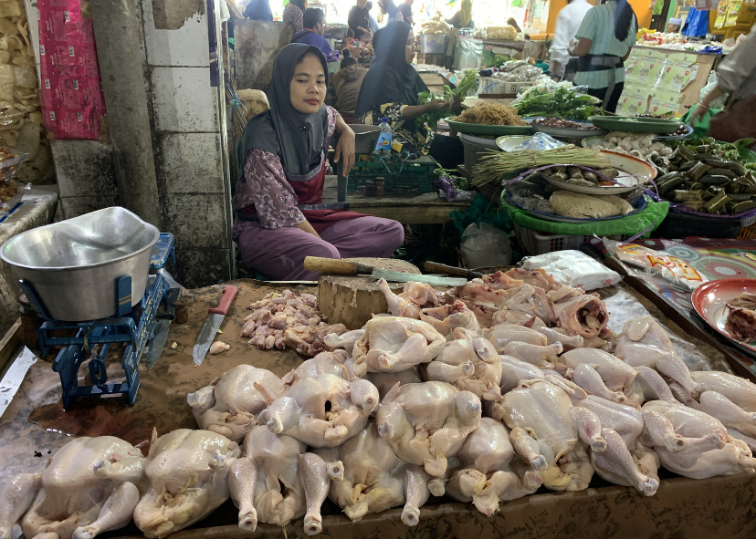 Pedagamg ayam di Pasar Kebon Roek