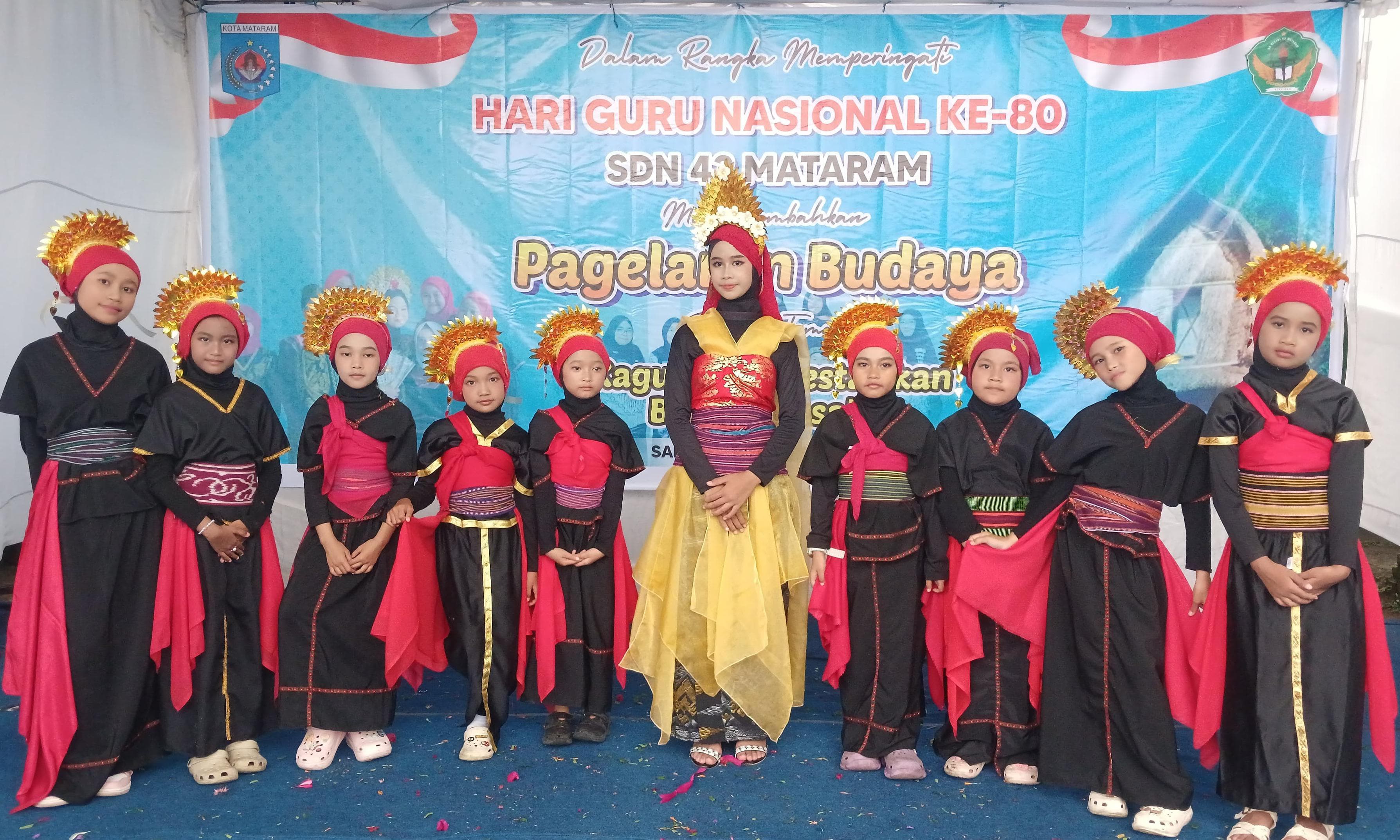 Semarak Sasak Menggema dari Rembiga: SDN 43 Mataram Gelar Pagelaran Budaya Tahun Kedua yang Mencuri Perhatian.