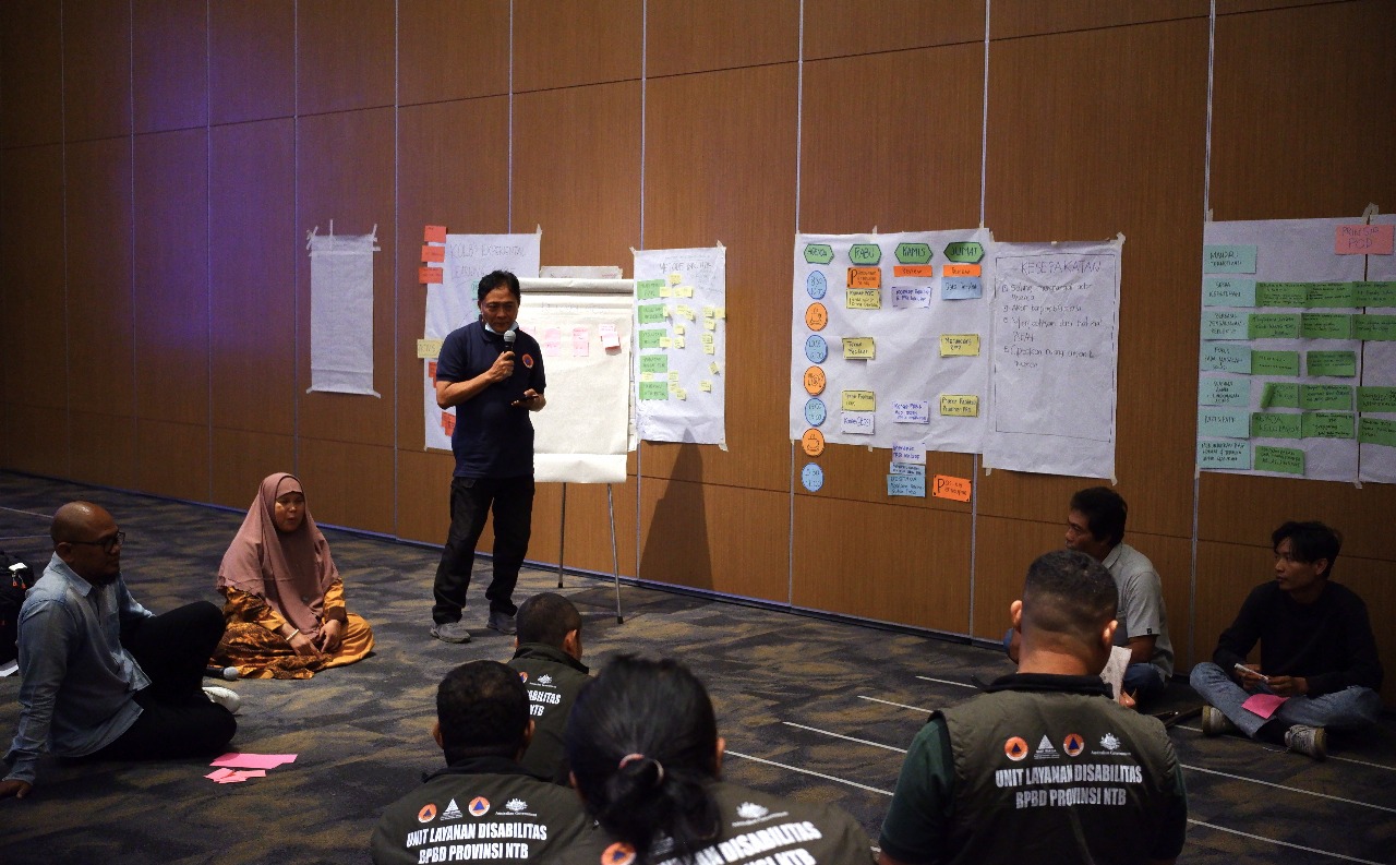 Anggota ULD BPBD Provinsi saat mengikuti pelatihan fasilitator. Selama pelatihan ini, anggota ULD mendapat ilmu dalam memfasilitasi kegiatan