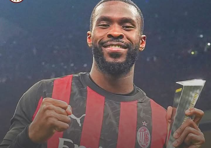 Fikayo Tomori, bek AC Milan yang terpilih sebagai MPV laga kontra Lazio.