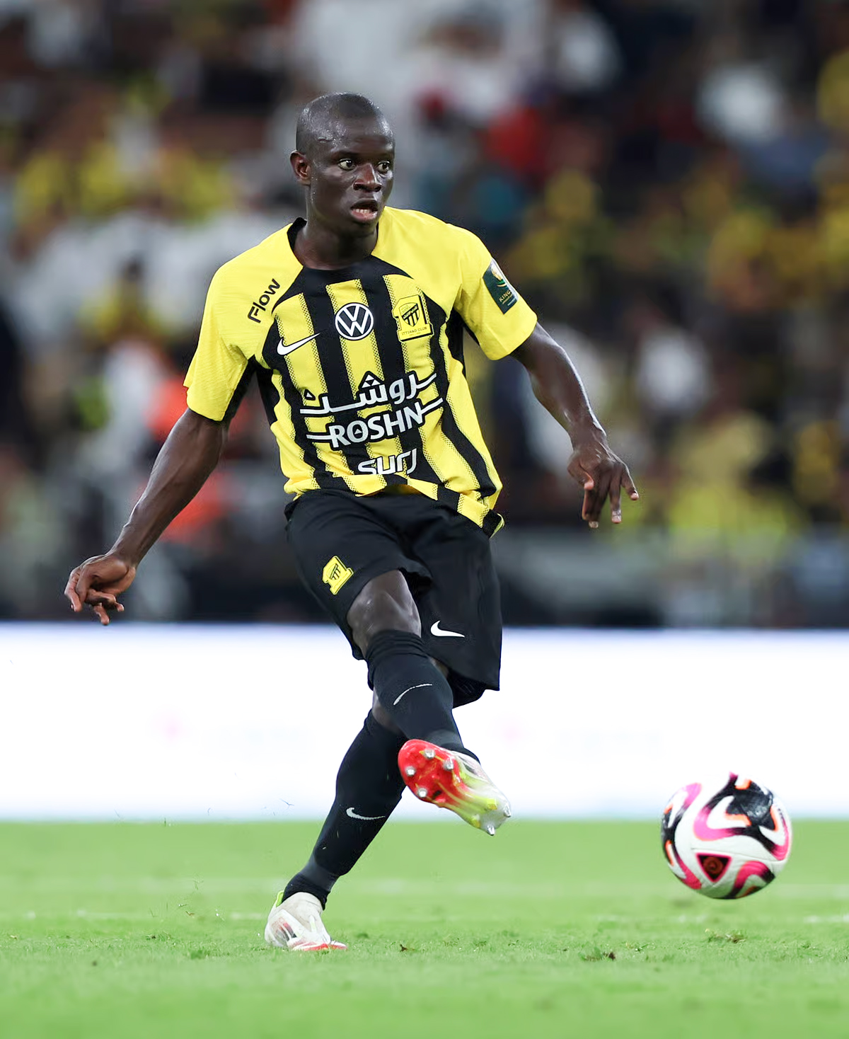 N&rsquo;Golo Kant&eacute; bangun rumah sakit 5 juta dolar di Mali dan tetap hidup sederhana. Sikap rendah hatinya membuatnya jadi figur yang mustahil dibenci.