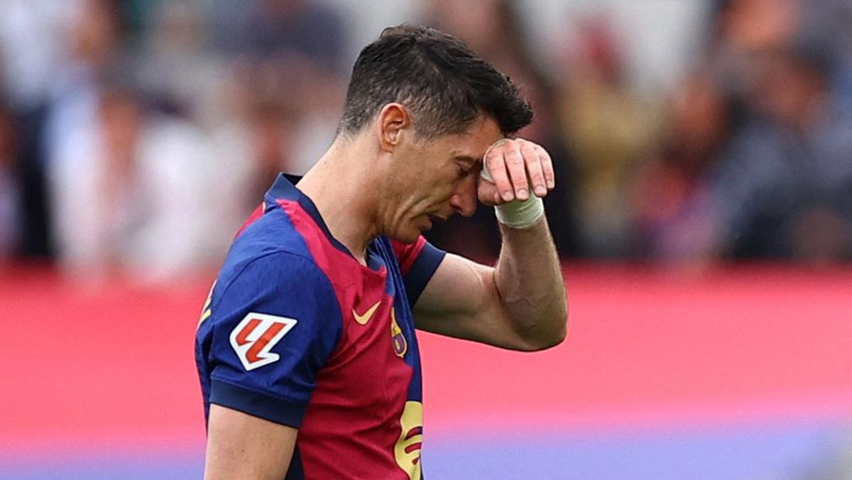 Lewandowski kaget saat menemukan menu Barcelona tanpa daging di kamp latihan. Striker Polandia heran karena klub disebut sedang berhemat.
