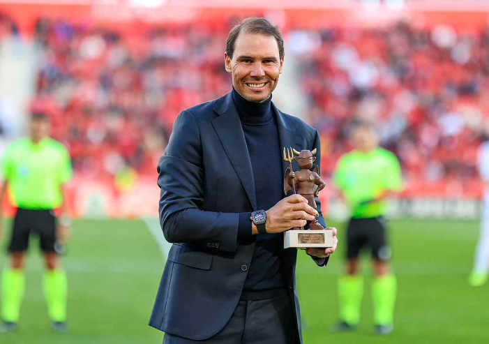 Rafael Nadal menerima penghargaan &lsquo;Dimoni d&rsquo;Honor&rsquo; dari RCD Mallorca sebagai simbol kontribusi dan kebanggaan bagi masyarakat Kepulauan Balearic.