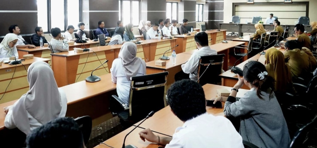 Para tenaga honorer saat melakukan RDP dengan Komisi I DPRD NTB beberapa waktu lalu.