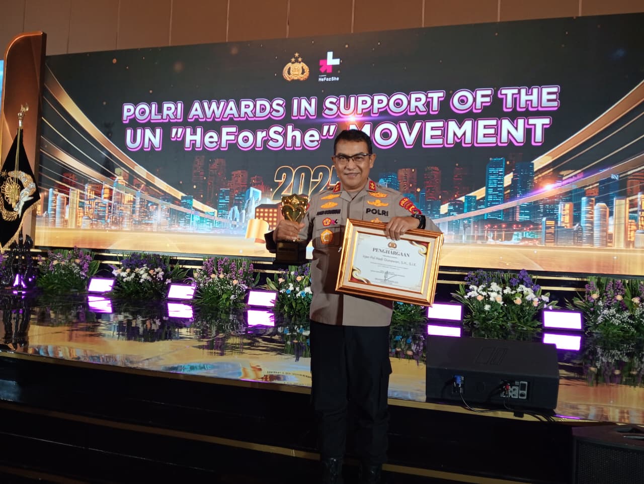 Kapolda NTB Irjen Pol. Hadi Gunawan meraih Polri Award In Support of UN &lsquo;He For She&rsquo; Movement 2025.