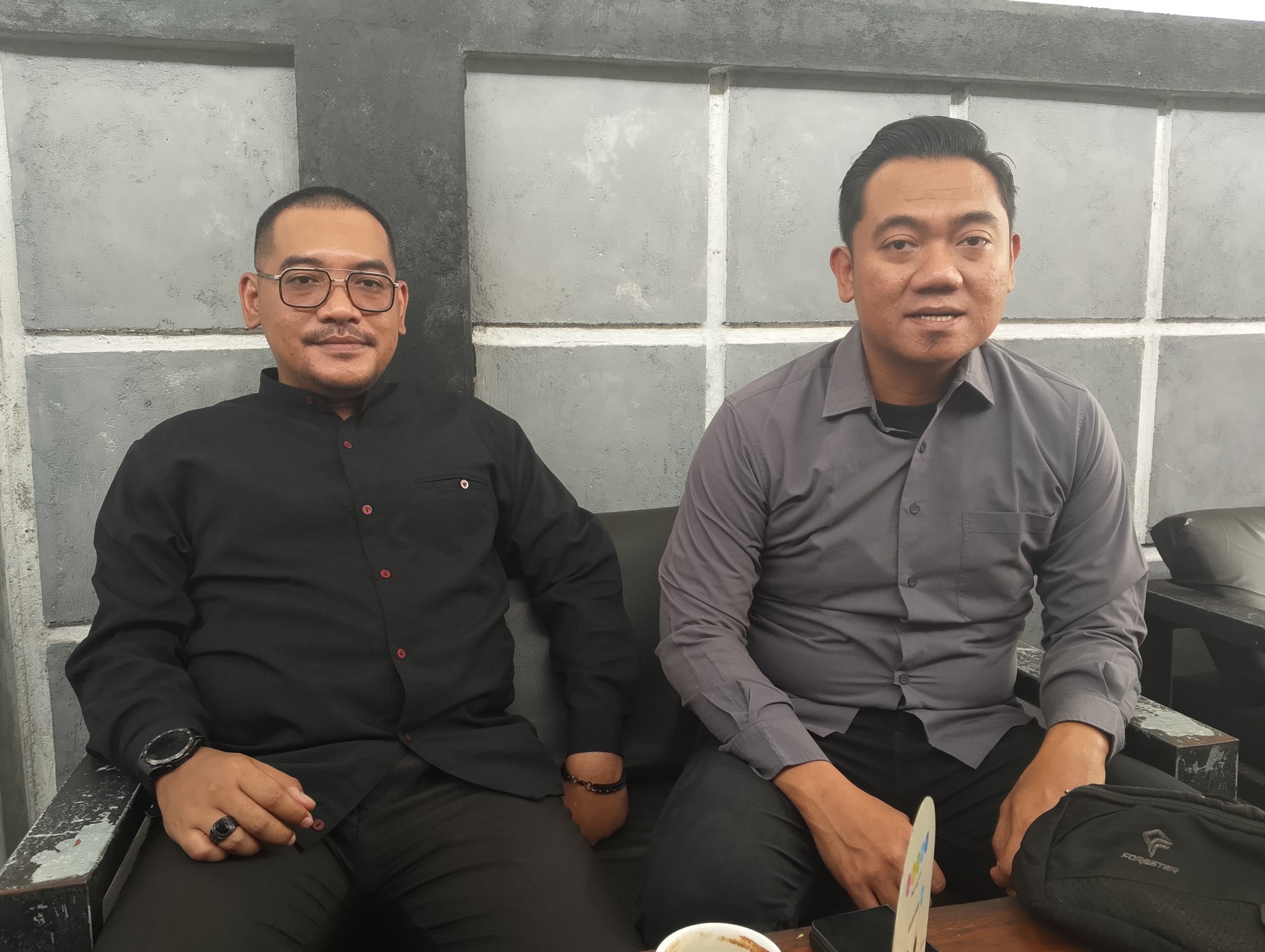 BERIKAN KETERANGAN: Tenaga Ahli LPSK Tomi Permana bersama tim memberikan keterangan terkait dengan adanya anggota DPRD NTB yang meminta perlindungan di LPSK terkait kasus gratifikasi
