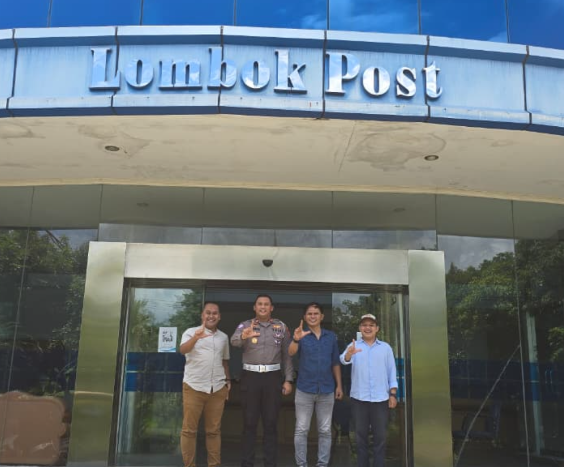 Kolaborasi Satlantas Polresta Mataram dengan Lombok Post dalam membangun ketertiban lalu lintas.