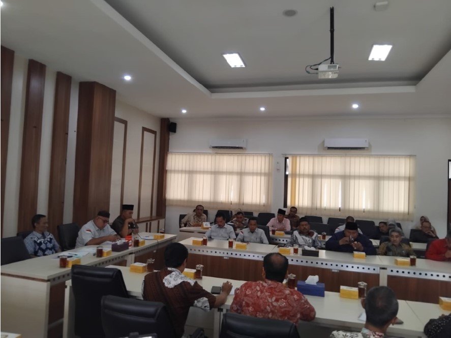 DARI SUMATERA KE JAWA: Sejumlah anggota Komisi I dan IV DPRD Kabupaten Padang Pariaman dalam kunker di Pemkab Sleman pada Selasa (2/12).