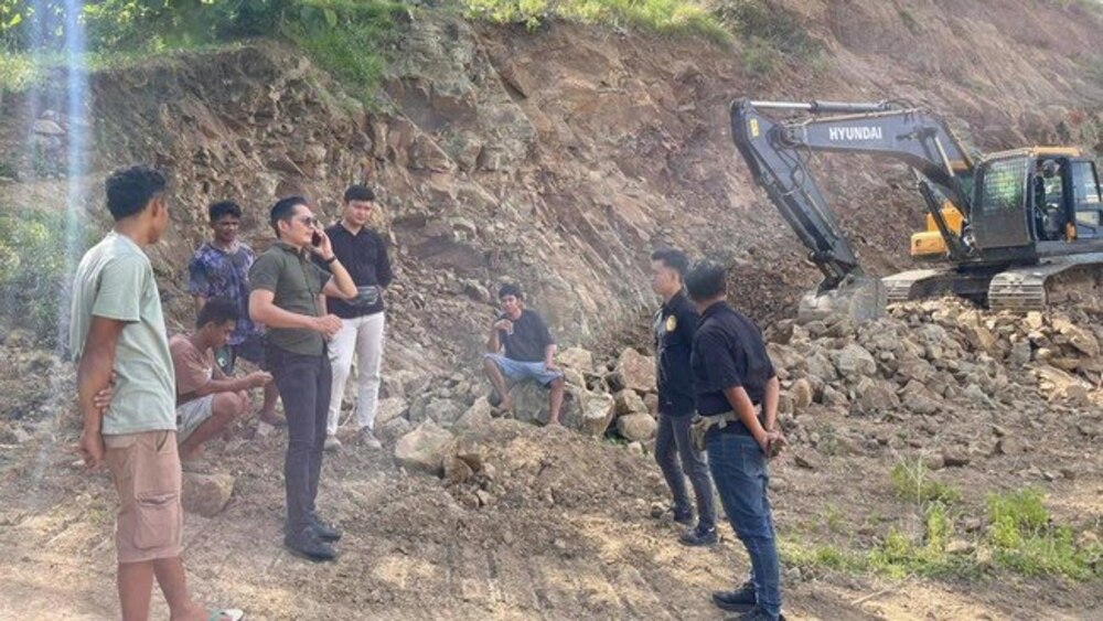 Tim Satreskrim Polres Bima menutup sejumlah tambang galian c ilegal, Rabu (3/12).