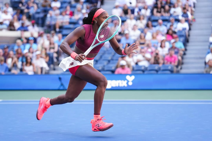 Coco Gauff raih Style Influencer of the Year setelah musim gemilang. Ikon tenis dan mode ini makin bersinar dengan gebrakan gaya yang inovatif.