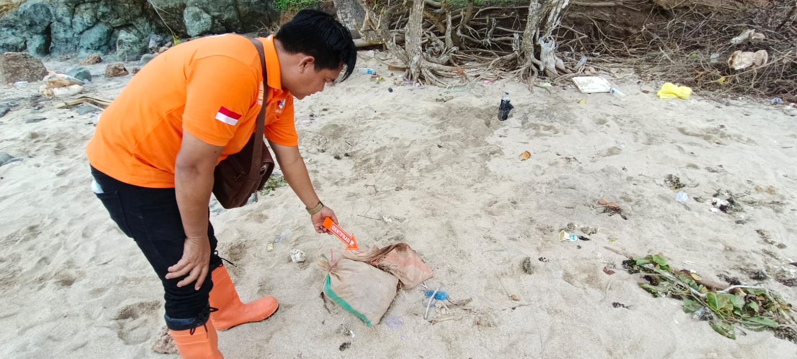 MAKAN KORBAN: Inilah lokasi penambangan emas illegal yang memakan korban di Desa Kuta, Pujut, Lombok Tengah beberapa hari lalu.