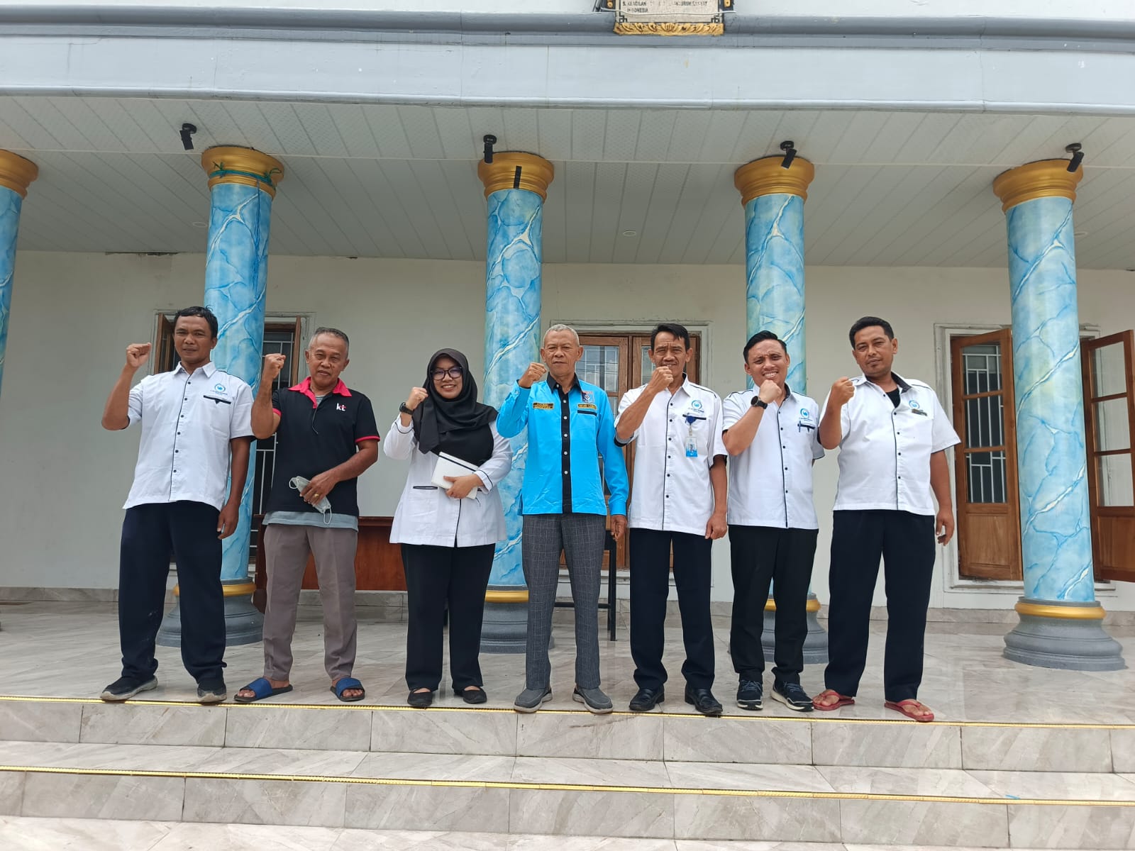 TURUN LANGSUNG: Manajemen PTAM Giri Menang saat turun ke Kantor Desa Kuripan, Rabu (3/12).