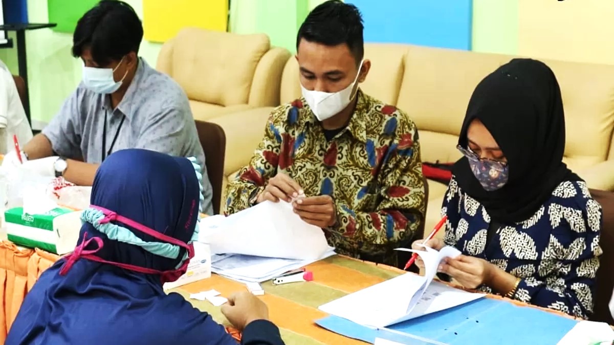 KPM bansos pkh-bpnt &lsquo;panen&rsquo; bantuan! pip rp 450 ribu, blt rp 900 ribu dan paket pangan jumbo digelontorkan massal.